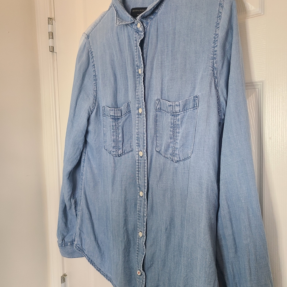 Banana Republic Light Blue Button Down Shirt